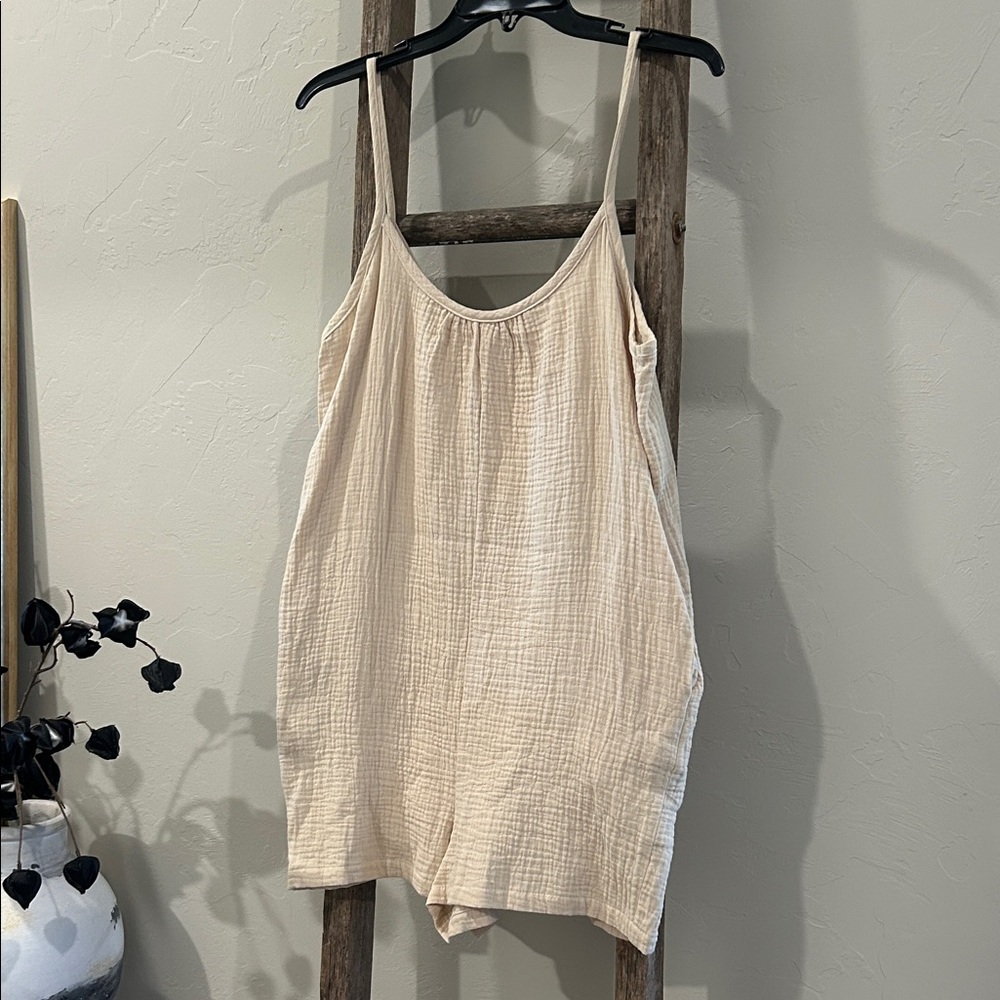 Maronite Cream Sleeveless Shorts Jumpsuit. Size Small